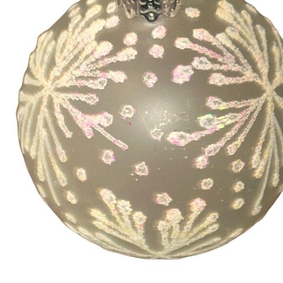 White Glitter Snowflake Frosted Hand blown Glass Christmas Ball Swirl Hook Hangi - Picture 2 of 8